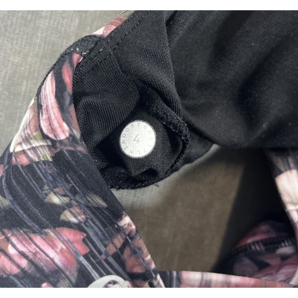 Lululemon Size 4 Energy Sports Bra Nulux Floral Strappy Back‎ - Picture 3 of 3